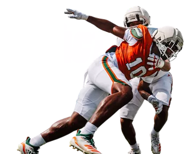 "Causa un impacto" con jugadores de Miami Football