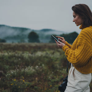 personas tomándose una selfie